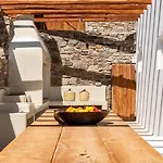 Ria Mar & By Live&travel Houlakia (Mykonos)